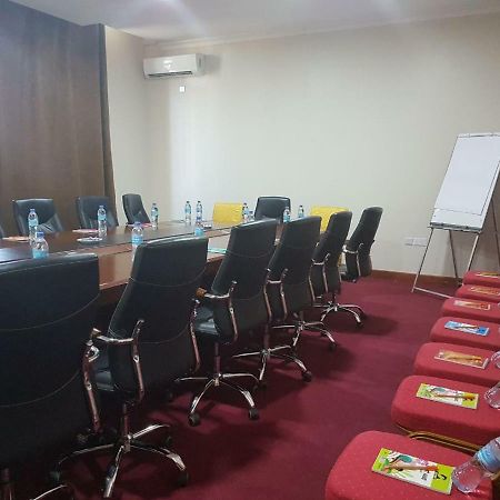 Nashera Hotel Dodoma Buitenkant foto