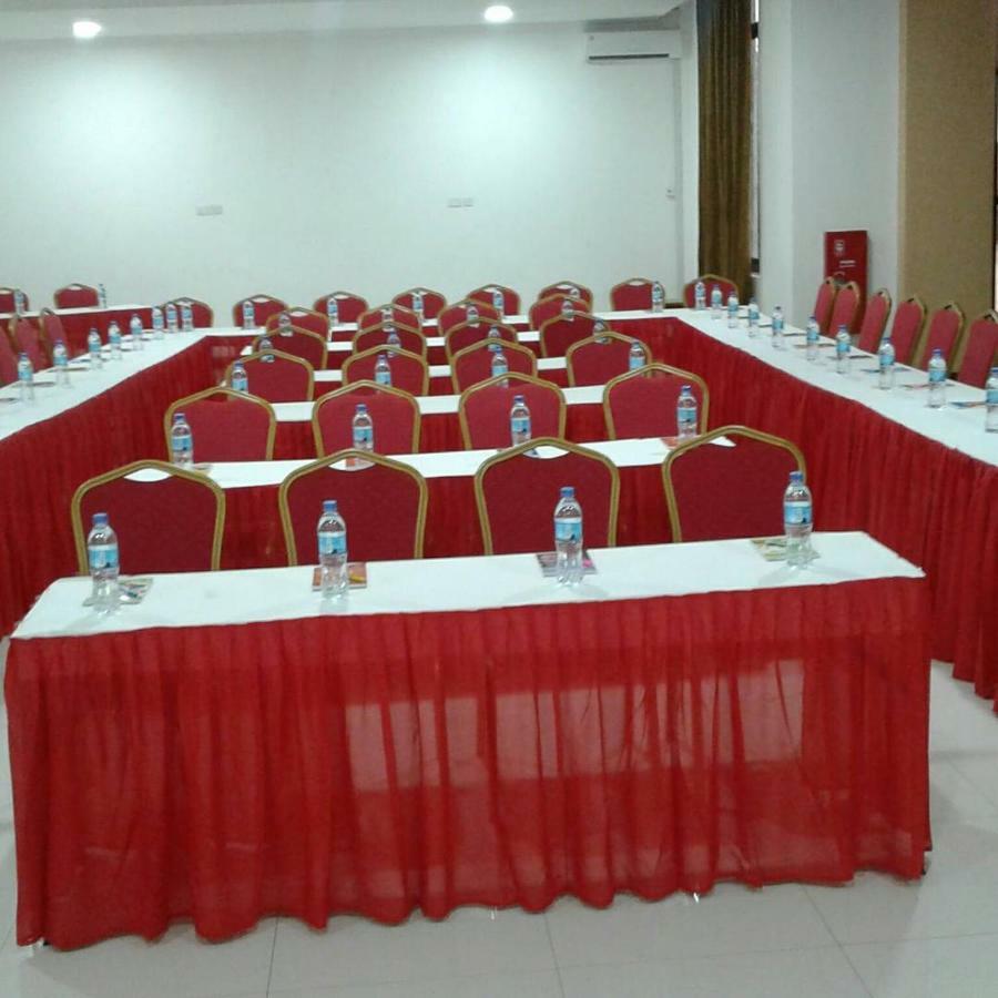 Nashera Hotel Dodoma Buitenkant foto