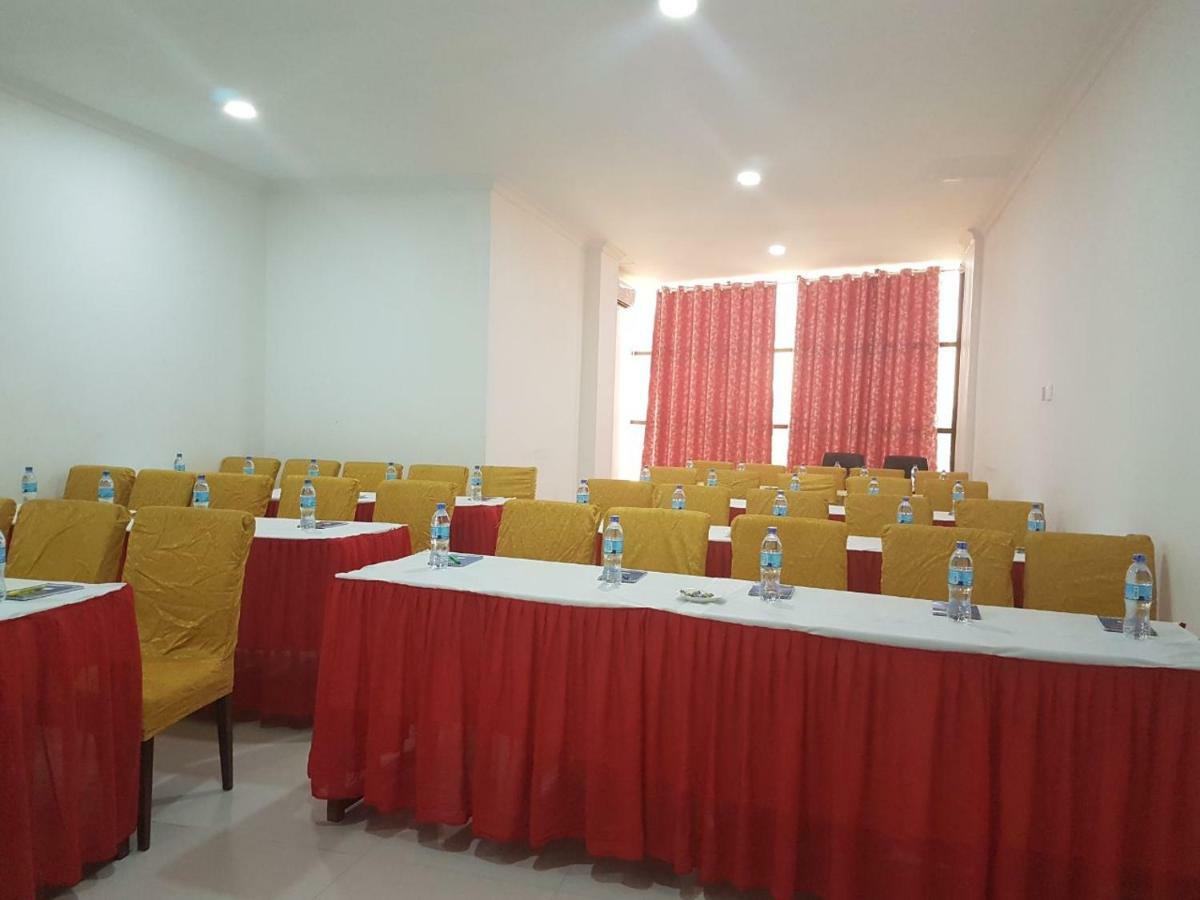 Nashera Hotel Dodoma Buitenkant foto